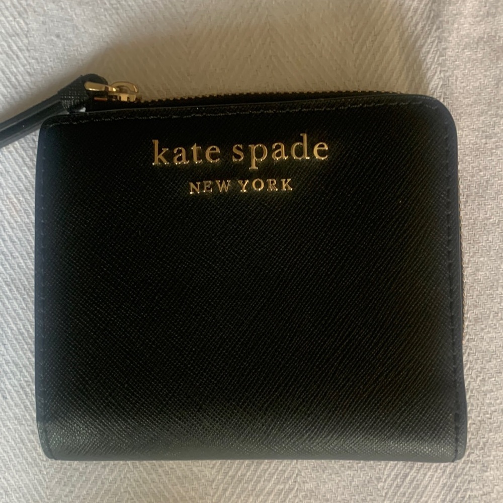 KATE SPADE BLACK 
Saffiano LEATHER Bifold WALLET